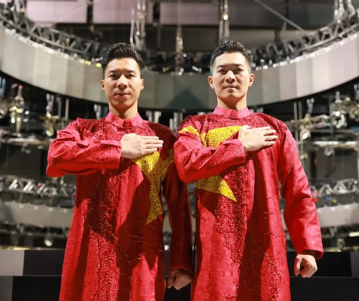 Quốc Cơ - Quốc Nghiệp rời ghế giám khảo Mr World Vietnam 2024 - Ảnh 1. Quốc Cơ - Quốc Nghiệp rời ghế giám khảo Mr World Vietnam 2024 - Ảnh 1.
