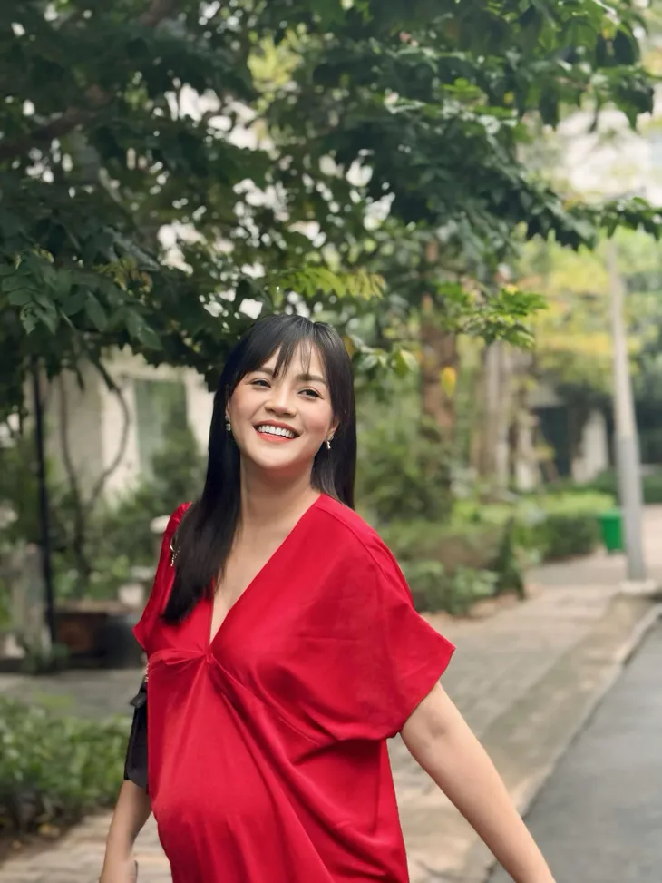 Thu Quỳnh khoe sắc rạng rỡ ở tháng cuối thai kỳ - Ảnh 2. Thu Quỳnh khoe sắc rạng rỡ ở tháng cuối thai kỳ - Ảnh 2.