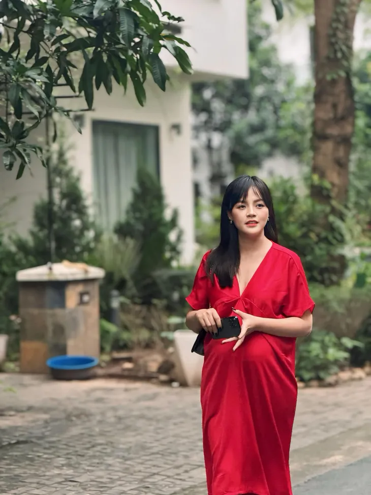 Thu Quỳnh khoe sắc rạng rỡ ở tháng cuối thai kỳ - Ảnh 3. Thu Quỳnh khoe sắc rạng rỡ ở tháng cuối thai kỳ - Ảnh 3.