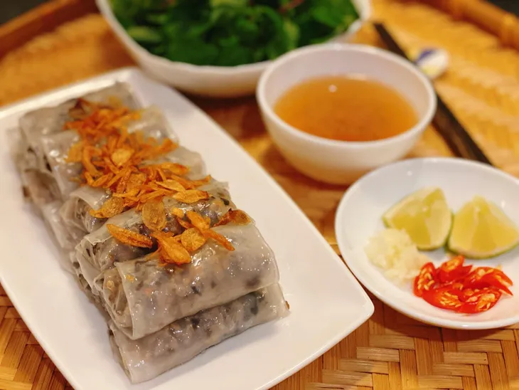 Theo trend làm bánh cuốn siêu tốc, bằng vỏ bánh tráng - Ảnh 5. Theo trend làm bánh cuốn siêu tốc, bằng vỏ bánh tráng - Ảnh 5.