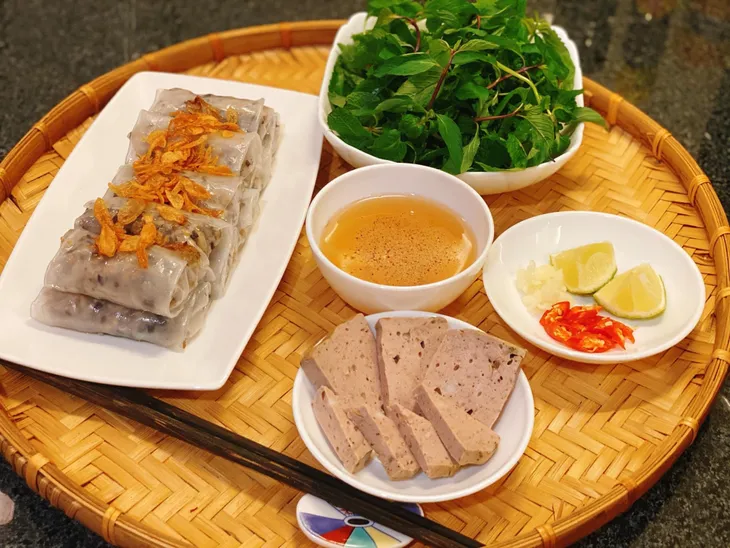 Theo trend làm bánh cuốn siêu tốc, bằng vỏ bánh tráng - Ảnh 6. Theo trend làm bánh cuốn siêu tốc, bằng vỏ bánh tráng - Ảnh 6.