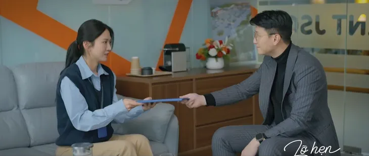 Lỡ hẹn với ngày xanh - Tập 26: Duyên bị đồng nghiệp nói xấu, khiến Giang ngày càng không ưa - Ảnh 4. Lỡ hẹn với ngày xanh - Tập 26: Duyên bị đồng nghiệp nói xấu, khiến Giang ngày càng không ưa - Ảnh 4.