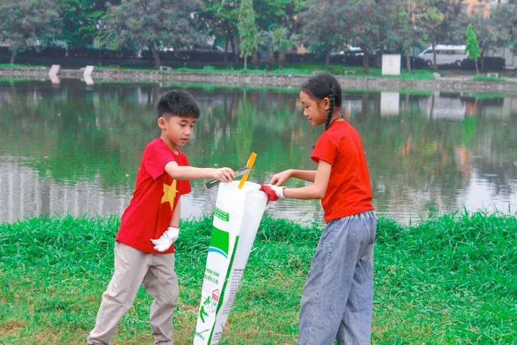 35 tấn rác được thu gom trong chiến dịch Earth Day Việt Nam 2024 - Ảnh 2. 35 tấn rác được thu gom trong chiến dịch Earth Day Việt Nam 2024 - Ảnh 2.