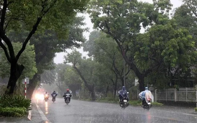 Chủ động ứng phó với mưa dông kèm lốc, sét, mưa đá và gió giật mạnh - Ảnh 1. Chủ động ứng phó với mưa dông kèm lốc, sét, mưa đá và gió giật mạnh - Ảnh 1.