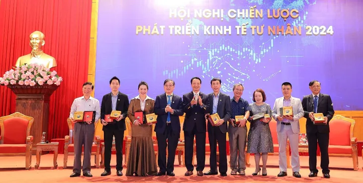 Kinh tế tư nhân đứng trước nhiều cơ hội tạo ra giá trị mới để bứt phá - Ảnh 1. Kinh tế tư nhân đứng trước nhiều cơ hội tạo ra giá trị mới để bứt phá - Ảnh 1.