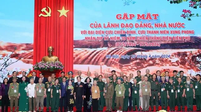Lãnh đạo Đảng, Nhà nước gặp mặt các chiến sĩ Điện Biên - Ảnh 2. Lãnh đạo Đảng, Nhà nước gặp mặt các chiến sĩ Điện Biên - Ảnh 2.