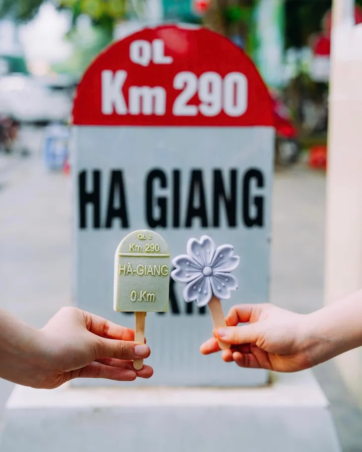 Kem que cột mốc Km0 gây sốt trên Hà Giang - Ảnh 1. Kem que cột mốc Km0 gây sốt trên Hà Giang - Ảnh 1.