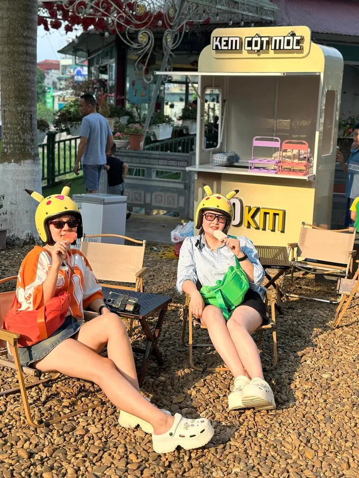 Kem que cột mốc Km0 gây sốt trên Hà Giang - Ảnh 3. Kem que cột mốc Km0 gây sốt trên Hà Giang - Ảnh 3.