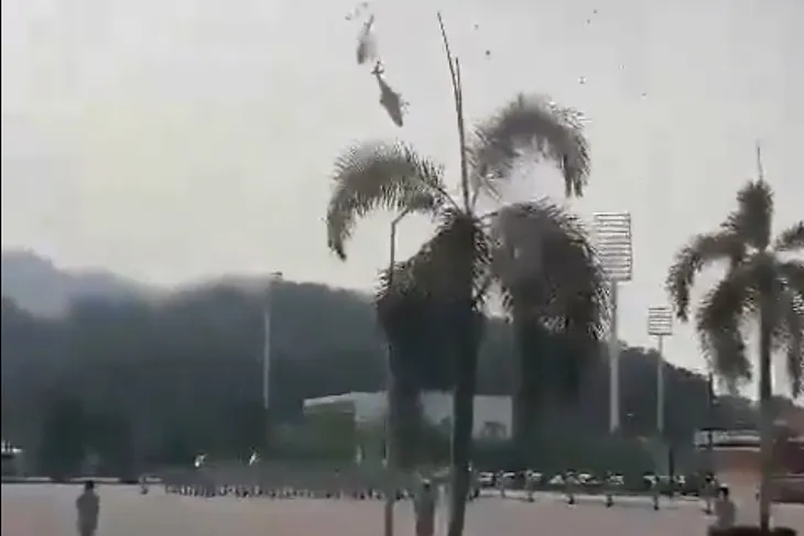 Malaysia: Hai trực thăng va chạm khi diễn tập, 10 người thiệt mạng - Ảnh 3. Malaysia: Hai trực thăng va chạm khi diễn tập, 10 người thiệt mạng - Ảnh 3.