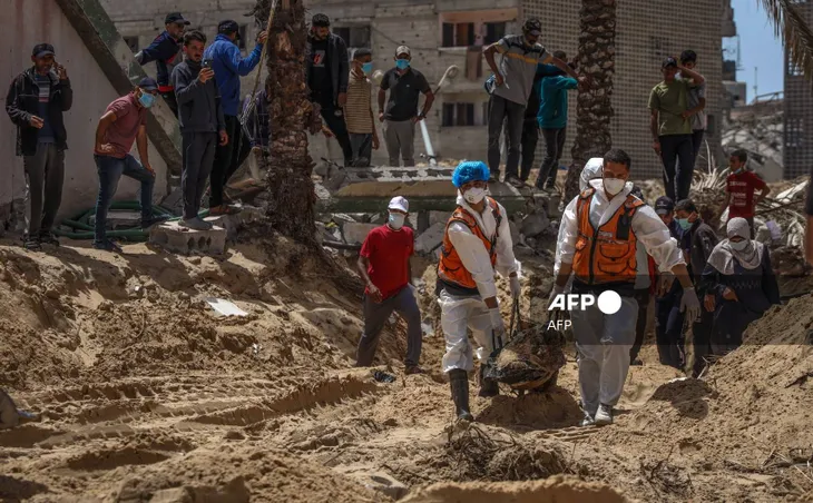 LHQ kinh hoàng trước báo cáo về hàng trăm thi thể trong các ngôi mộ tập thể ở Gaza - Ảnh 1. LHQ kinh hoàng trước báo cáo về hàng trăm thi thể trong các ngôi mộ tập thể ở Gaza - Ảnh 1.