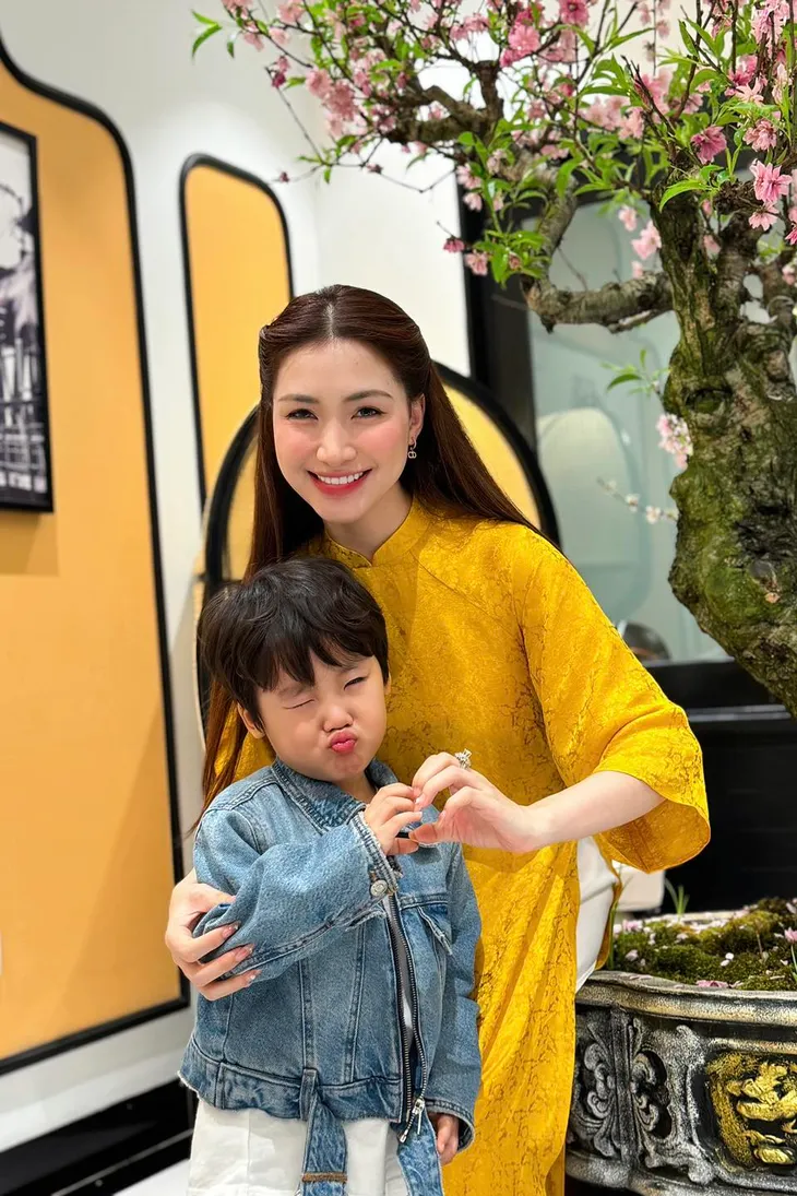 Hội bỉm sữa “trên trời rơi xuống” của showbiz Việt - Ảnh 3.