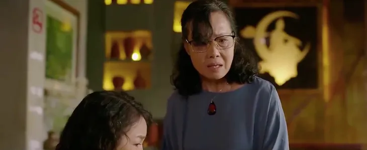 Mình yêu nhau, bình yên thôi - Tập 38: Bị chủ nợ đe doạ, bà Giang hoảng loạn sợ bị chồng đuổi khỏi nhà - Ảnh 1. Mình yêu nhau, bình yên thôi - Tập 38: Bị chủ nợ đe doạ, bà Giang hoảng loạn sợ bị chồng đuổi khỏi nhà - Ảnh 1.