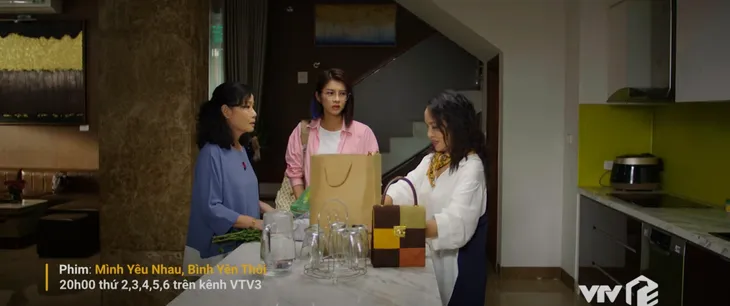 Mình yêu nhau, bình yên thôi - Tập 38: Chị em bà Giang phát hiện bị gài vay nặng lãi - Ảnh 4. Mình yêu nhau, bình yên thôi - Tập 38: Chị em bà Giang phát hiện bị gài vay nặng lãi - Ảnh 4.