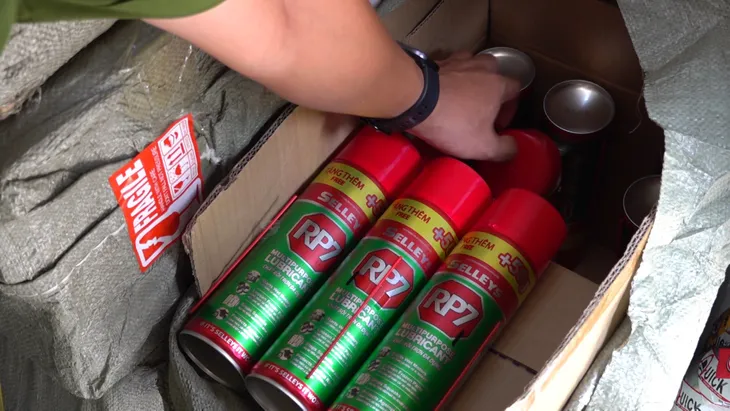 TP Hồ Chí Minh: Phát hiện cơ sở tiêu thụ nhiều hàng hóa giả mạo nhãn hiệu - Ảnh 1. TP Hồ Chí Minh: Phát hiện cơ sở tiêu thụ nhiều hàng hóa giả mạo nhãn hiệu - Ảnh 1.