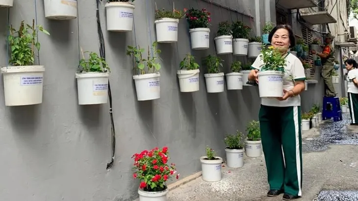 TP Hồ Chí Minh: Góc phố xanh từ rác thải tái chế - Ảnh 11. TP Hồ Chí Minh: Góc phố xanh từ rác thải tái chế - Ảnh 11.
