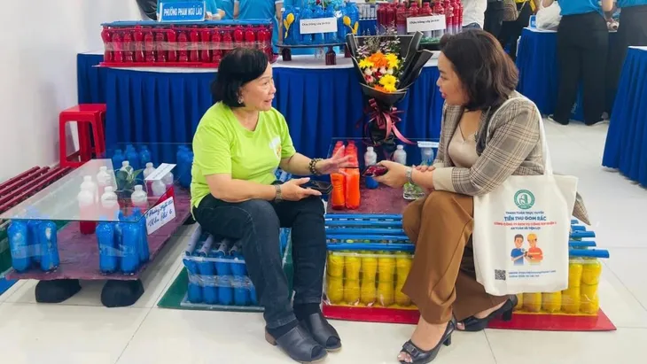 TP Hồ Chí Minh: Góc phố xanh từ rác thải tái chế - Ảnh 7. TP Hồ Chí Minh: Góc phố xanh từ rác thải tái chế - Ảnh 7.