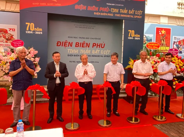 Nhiều hiện vật quý được trưng bày tại triển lãm Điện Biên Phủ - Tinh thần bất diệt - Ảnh 2. Nhiều hiện vật quý được trưng bày tại triển lãm Điện Biên Phủ - Tinh thần bất diệt - Ảnh 2.
