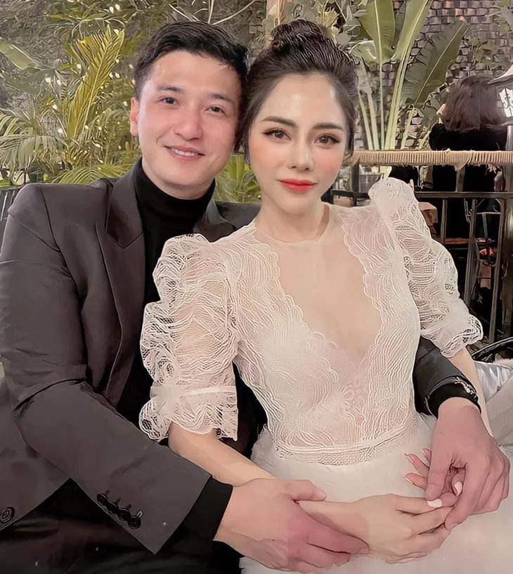 Huỳnh Anh chính thức kết hôn với bạn gái hơn 6 tuổi - Ảnh 2. Huỳnh Anh chính thức kết hôn với bạn gái hơn 6 tuổi - Ảnh 2.