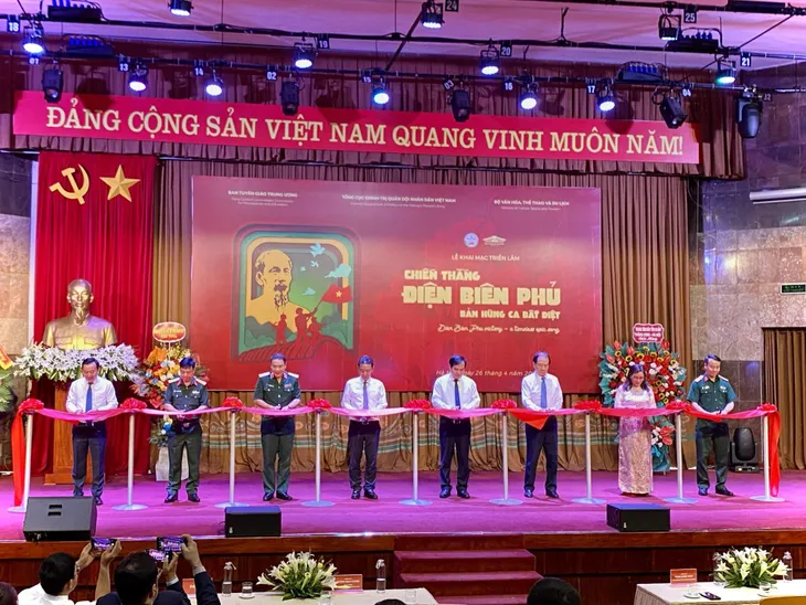 Khai mạc triển lãm Chiến thắng Điện Biên Phủ- Bản hùng ca bất diệt - Ảnh 2. Khai mạc triển lãm Chiến thắng Điện Biên Phủ- Bản hùng ca bất diệt - Ảnh 2.