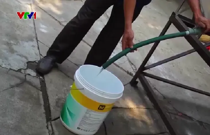Hàng trăm hộ dân Kon Tum chật vật tìm nguồn nước sinh hoạt - Ảnh 1. Hàng trăm hộ dân Kon Tum chật vật tìm nguồn nước sinh hoạt - Ảnh 1.