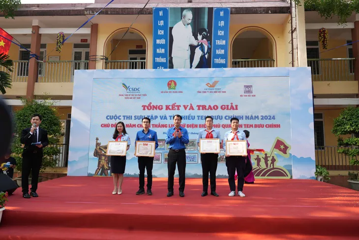 Trao giải cuộc thi 70 năm Chiến thắng lịch sử Điện Biên Phủ qua con tem bưu chính - Ảnh 3. Trao giải cuộc thi 70 năm Chiến thắng lịch sử Điện Biên Phủ qua con tem bưu chính - Ảnh 3.