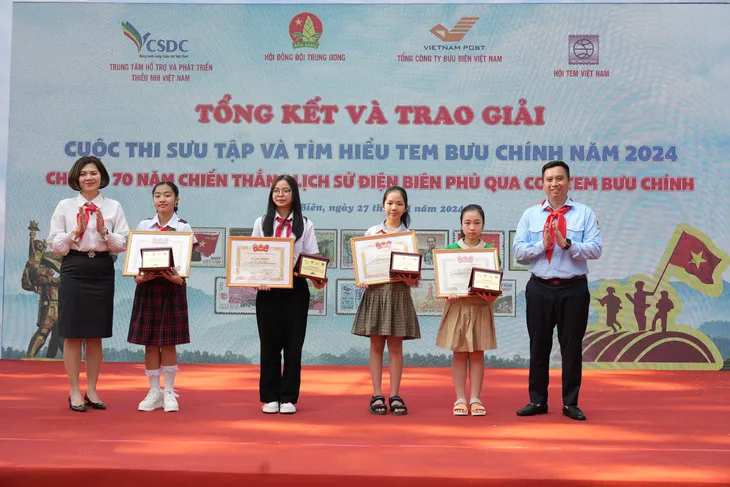 Trao giải cuộc thi 70 năm Chiến thắng lịch sử Điện Biên Phủ qua con tem bưu chính - Ảnh 2. Trao giải cuộc thi 70 năm Chiến thắng lịch sử Điện Biên Phủ qua con tem bưu chính - Ảnh 2.