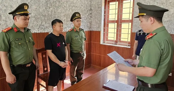 Bắt khẩn cấp đối tượng “nổ” là trợ lý lãnh đạo Đảng, Chính phủ để lừa đảo - Ảnh 1. Bắt khẩn cấp đối tượng “nổ” là trợ lý lãnh đạo Đảng, Chính phủ để lừa đảo - Ảnh 1.