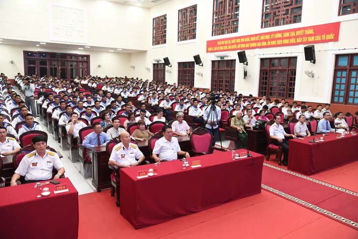 Chương trình nghệ thuật giới thiệu tác giả, tác phẩm chủ đề Biển, đảo và người chiến sĩ Hải quân - Ảnh 3.