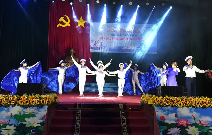 Chương trình nghệ thuật giới thiệu tác giả, tác phẩm chủ đề Biển, đảo và người chiến sĩ Hải quân - Ảnh 1.