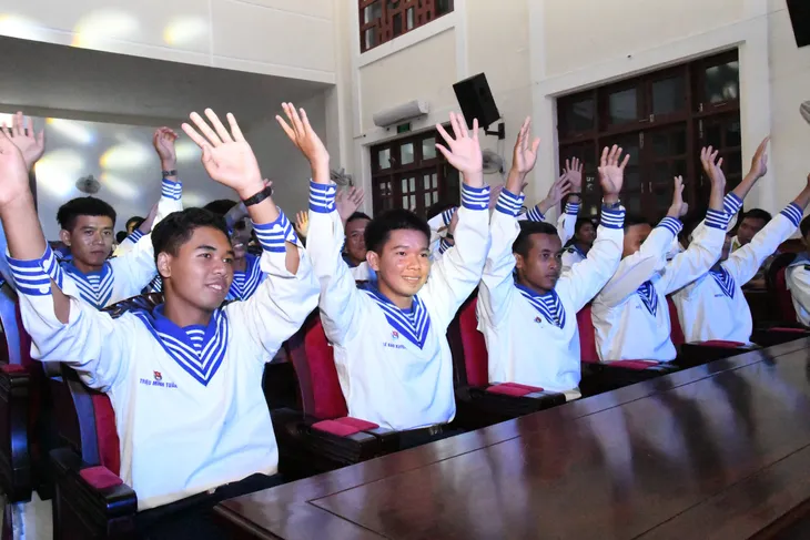 Chương trình nghệ thuật giới thiệu tác giả, tác phẩm chủ đề Biển, đảo và người chiến sĩ Hải quân - Ảnh 2.