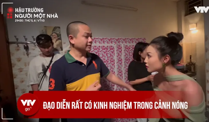 Đạo diễn phim Người một nhà tận tình hướng dẫn Quỳnh Châu cảnh bị cưỡng bức - Ảnh 1. Đạo diễn phim Người một nhà tận tình hướng dẫn Quỳnh Châu cảnh bị cưỡng bức - Ảnh 1.