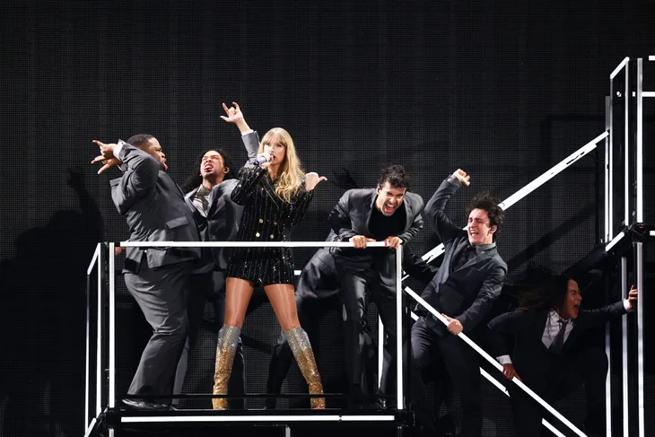 The Eras Tour: Ý tưởng thiên tài sau những ca khúc bất ngờ của Taylor Swift - Ảnh 2. The Eras Tour: Ý tưởng thiên tài sau những ca khúc bất ngờ của Taylor Swift - Ảnh 2.