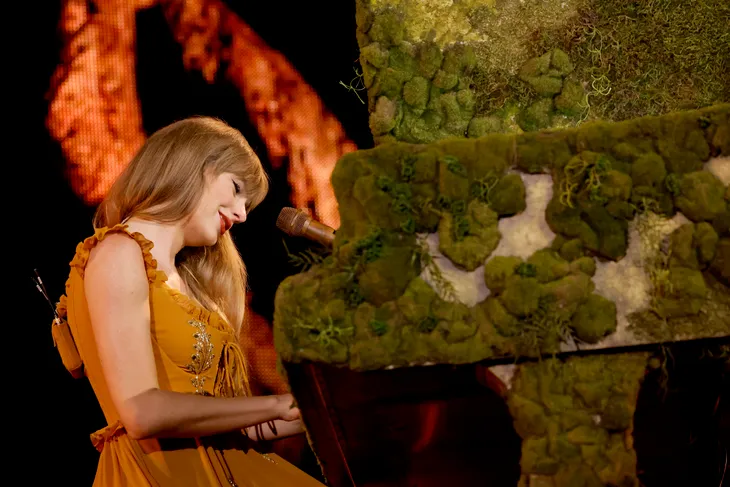 The Eras Tour: Ý tưởng thiên tài sau những ca khúc bất ngờ của Taylor Swift - Ảnh 3. The Eras Tour: Ý tưởng thiên tài sau những ca khúc bất ngờ của Taylor Swift - Ảnh 3.