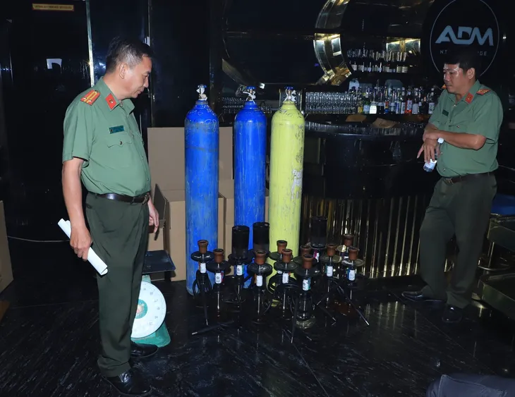 Đồng Nai: Kiểm tra quán bar, vũ trường phát hiện nhiều người sử dụng ma túy - Ảnh 2. Đồng Nai: Kiểm tra quán bar, vũ trường phát hiện nhiều người sử dụng ma túy - Ảnh 2.