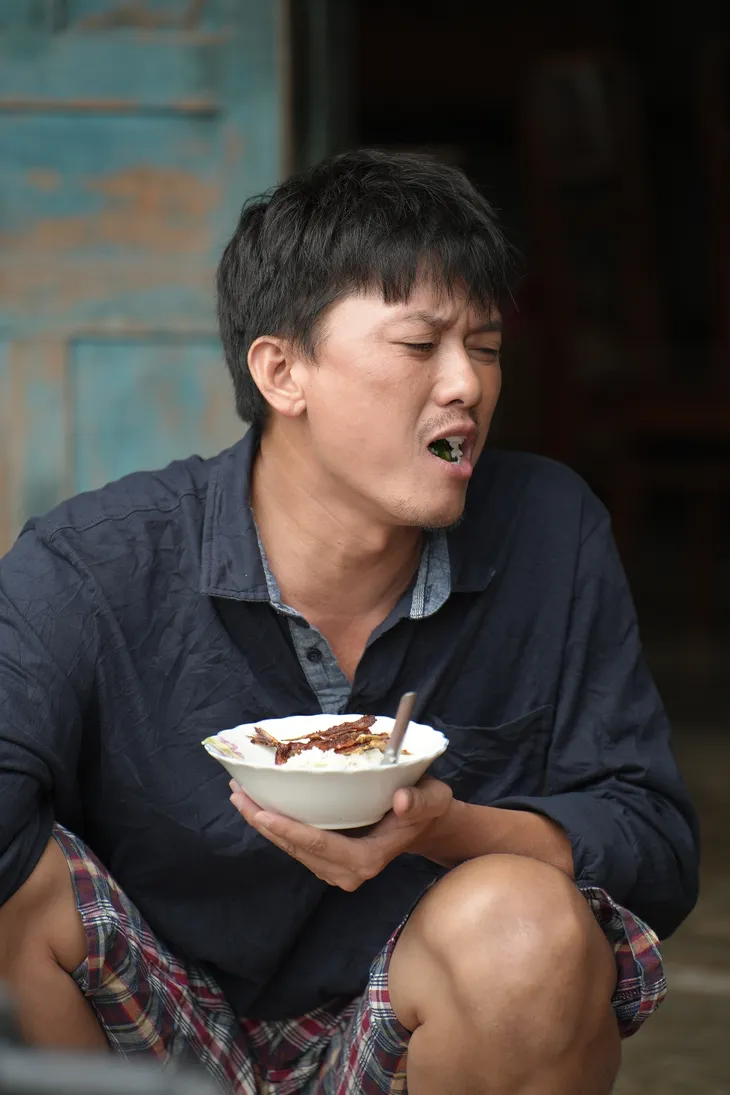 Quách Ngọc Tuyên gây bất ngờ trong Lật mặt 7 - Ảnh 3. Quách Ngọc Tuyên gây bất ngờ trong Lật mặt 7 - Ảnh 3.