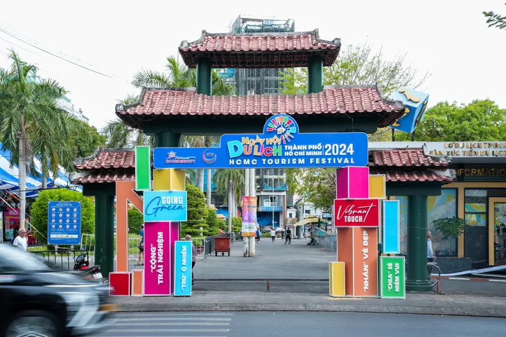 Du lịch TP Hồ Chí Minh bứt tốc mạnh mẽ - Ảnh 4. Du lịch TP Hồ Chí Minh bứt tốc mạnh mẽ - Ảnh 4.