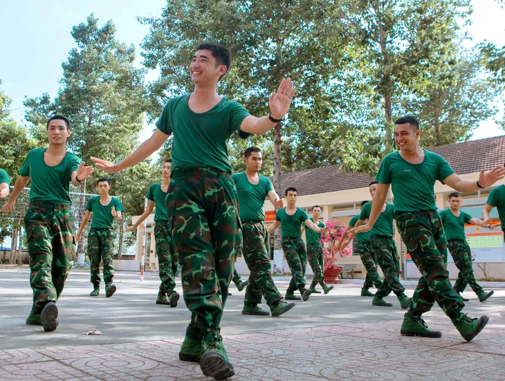 Tạo sân chơi bổ ích cho bộ đội - Ảnh 1. Tạo sân chơi bổ ích cho bộ đội - Ảnh 1.