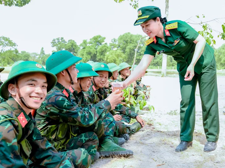 Tận tình, chu đáo như những người mẹ, người chị trong gia đình - Ảnh 3.