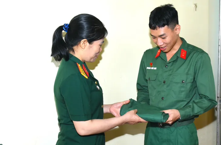 Tận tình, chu đáo như những người mẹ, người chị trong gia đình - Ảnh 1.
