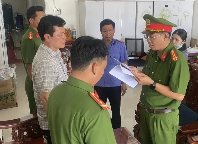 Khởi tố đối tượng mua bán hóa đơn trái phép thu lời gần 130 tỷ đồng - Ảnh 1. Khởi tố đối tượng mua bán hóa đơn trái phép thu lời gần 130 tỷ đồng - Ảnh 1.