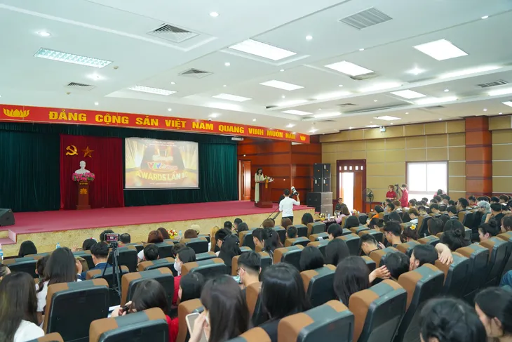 Trường Cao đẳng Truyền hình: Tôn vinh những sản phẩm báo chí xuất sắc - Ảnh 1. Trường Cao đẳng Truyền hình: Tôn vinh những sản phẩm báo chí xuất sắc - Ảnh 1.