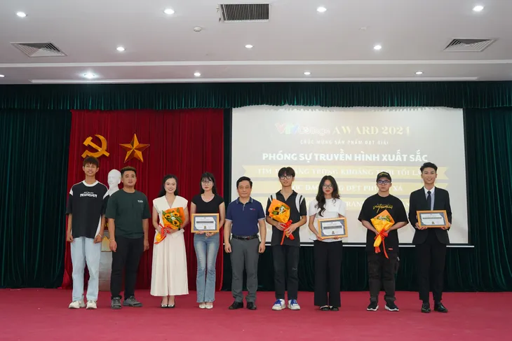 Trường Cao đẳng Truyền hình: Tôn vinh những sản phẩm báo chí xuất sắc - Ảnh 3. Trường Cao đẳng Truyền hình: Tôn vinh những sản phẩm báo chí xuất sắc - Ảnh 3.