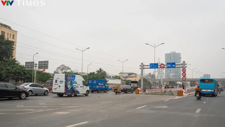 Diện mạo mới của nút giao Mai Dịch trước ngày thông xe cầu vượt thép - Ảnh 14. Diện mạo mới của nút giao Mai Dịch trước ngày thông xe cầu vượt thép - Ảnh 14.