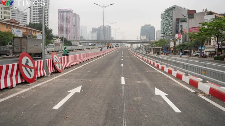 Diện mạo mới của nút giao Mai Dịch trước ngày thông xe cầu vượt thép - Ảnh 4. Diện mạo mới của nút giao Mai Dịch trước ngày thông xe cầu vượt thép - Ảnh 4.