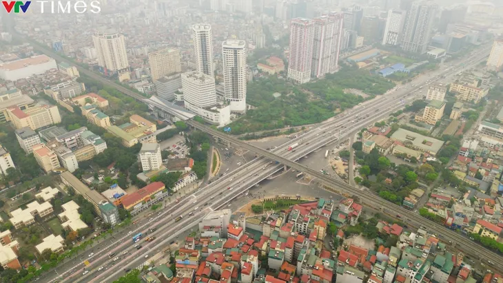 Diện mạo mới của nút giao Mai Dịch trước ngày thông xe cầu vượt thép - Ảnh 2. Diện mạo mới của nút giao Mai Dịch trước ngày thông xe cầu vượt thép - Ảnh 2.