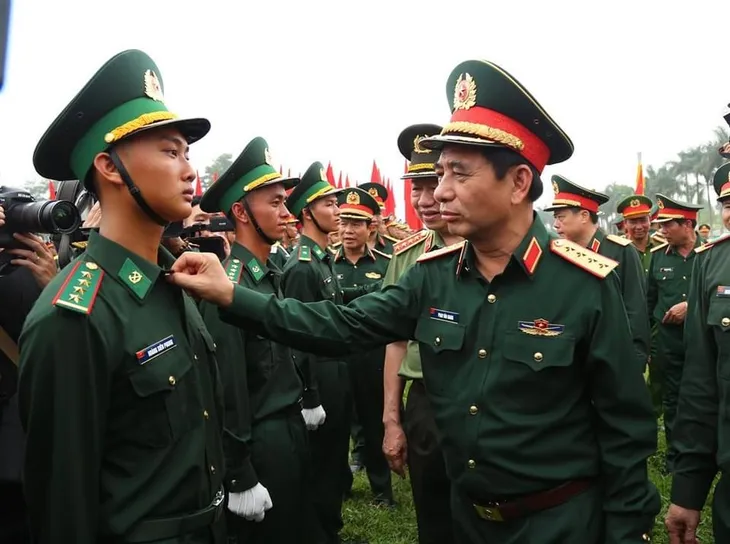 Ảnh: Hợp luyện diễu binh, diễu hành kỷ niệm 70 năm Chiến thắng Điện Biên Phủ - Ảnh 13. Ảnh: Hợp luyện diễu binh, diễu hành kỷ niệm 70 năm Chiến thắng Điện Biên Phủ - Ảnh 13.