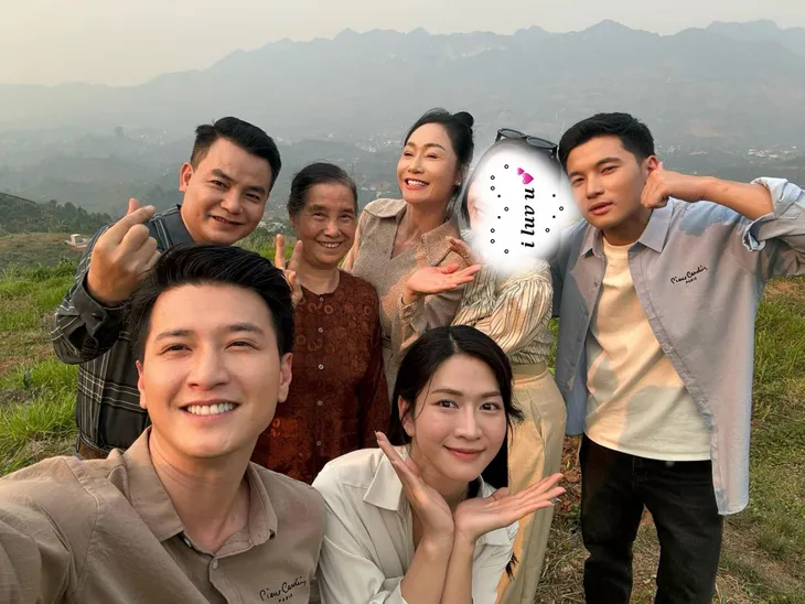 Hé lộ cảnh quay cuối cùng của Lỡ hẹn với ngày xanh - Ảnh 4. Hé lộ cảnh quay cuối cùng của Lỡ hẹn với ngày xanh - Ảnh 4.