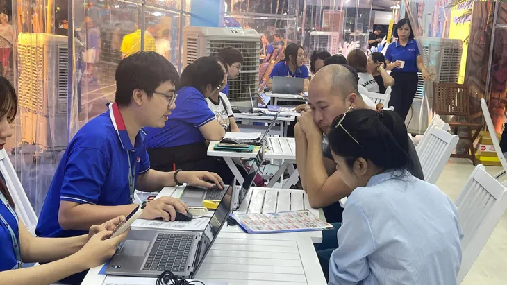 Nhiều khách hàng chốt deal ngay tại Ngày hội Du lịch TP Hồ Chí Minh - Ảnh 1. Nhiều khách hàng chốt deal ngay tại Ngày hội Du lịch TP Hồ Chí Minh - Ảnh 1.