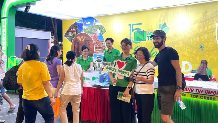 Nhiều khách hàng chốt deal ngay tại Ngày hội Du lịch TP Hồ Chí Minh - Ảnh 6. Nhiều khách hàng chốt deal ngay tại Ngày hội Du lịch TP Hồ Chí Minh - Ảnh 6.