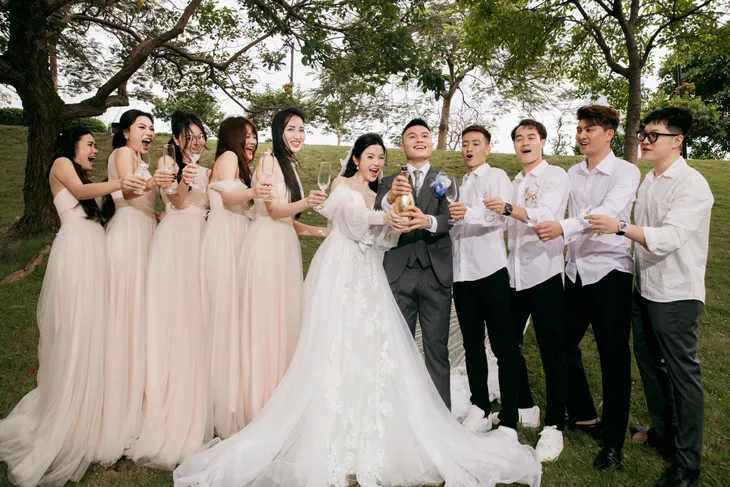 Toàn cảnh đám cưới sang chảnh của Quang Hải - Chu Thanh Huyền, báo tin sắp có em bé - Ảnh 2. Toàn cảnh đám cưới sang chảnh của Quang Hải - Chu Thanh Huyền, báo tin sắp có em bé - Ảnh 2.